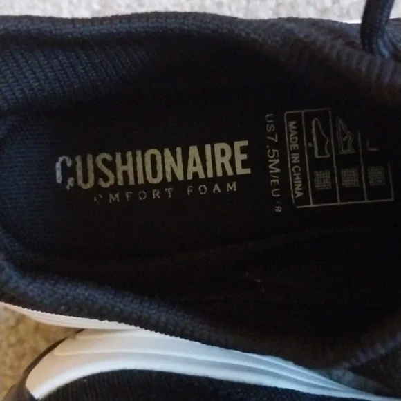 Cushionaire Tennis Shoes - Picture 4 of 4